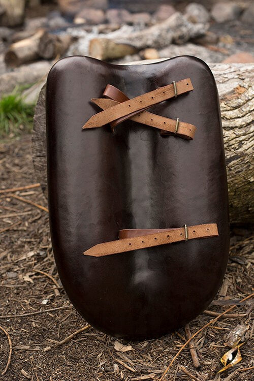 Elven Shield – Leather-covered buckler for LARP