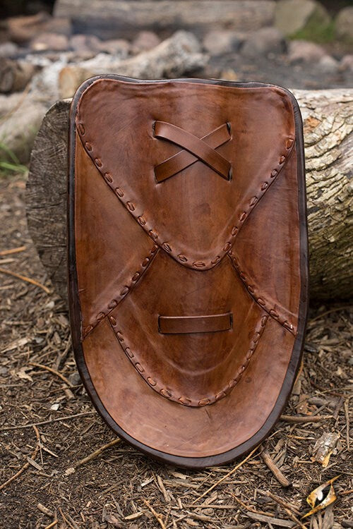 Elven Shield – Leather-covered buckler for LARP