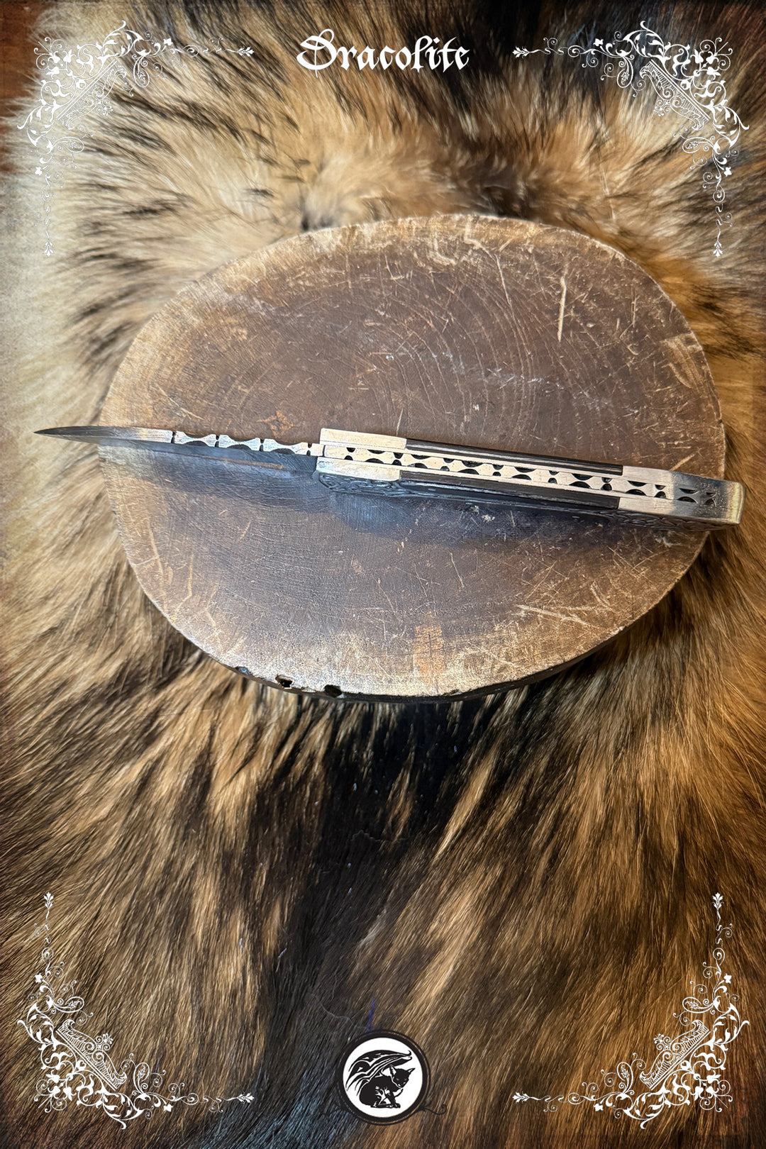 Couteau pliant orné – lame motif damassé & étui en cuir