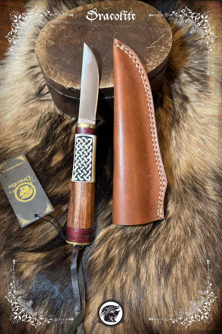 Couteau Viking forgé - Manche gravé os et bois